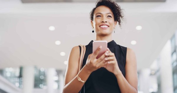 Quel est le rôle des applications mobiles dans l'amélioration de la communication entre les joueurs d'une équipe?